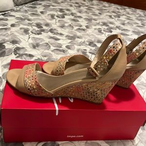 ANKLE STRAP WEDGE SANDAL - SIZE 8